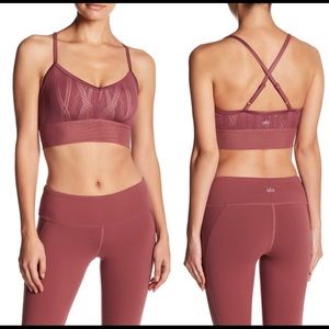 Alo Yoga || Aria Cross Back Sports Bra in Grenache / Buff Medium